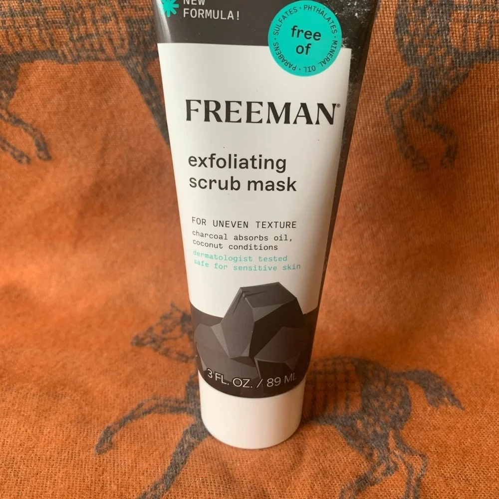 Black Exfoliating Scrub Mask